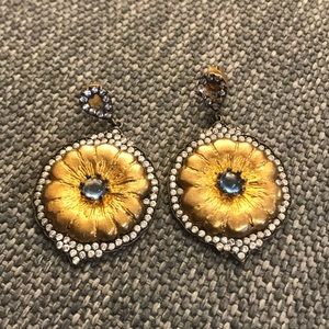 Sterling silver/18kyg plating fancy earrings.